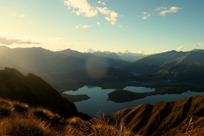 OLYMPUS DIGITAL CAMERA - Lake Wanaka from Roy's Peak by ebakouche